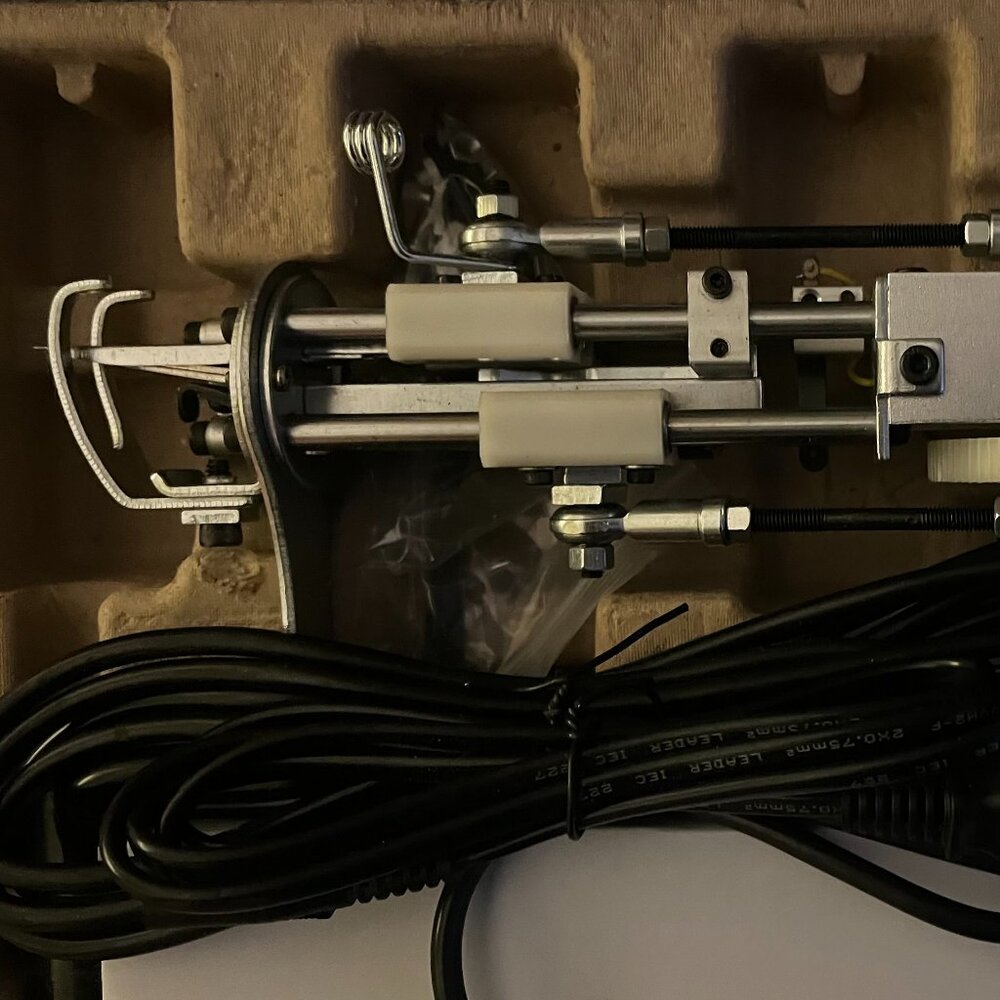 AK1 Cut Pile Rug Tufting Gun - Picture 2 of 5